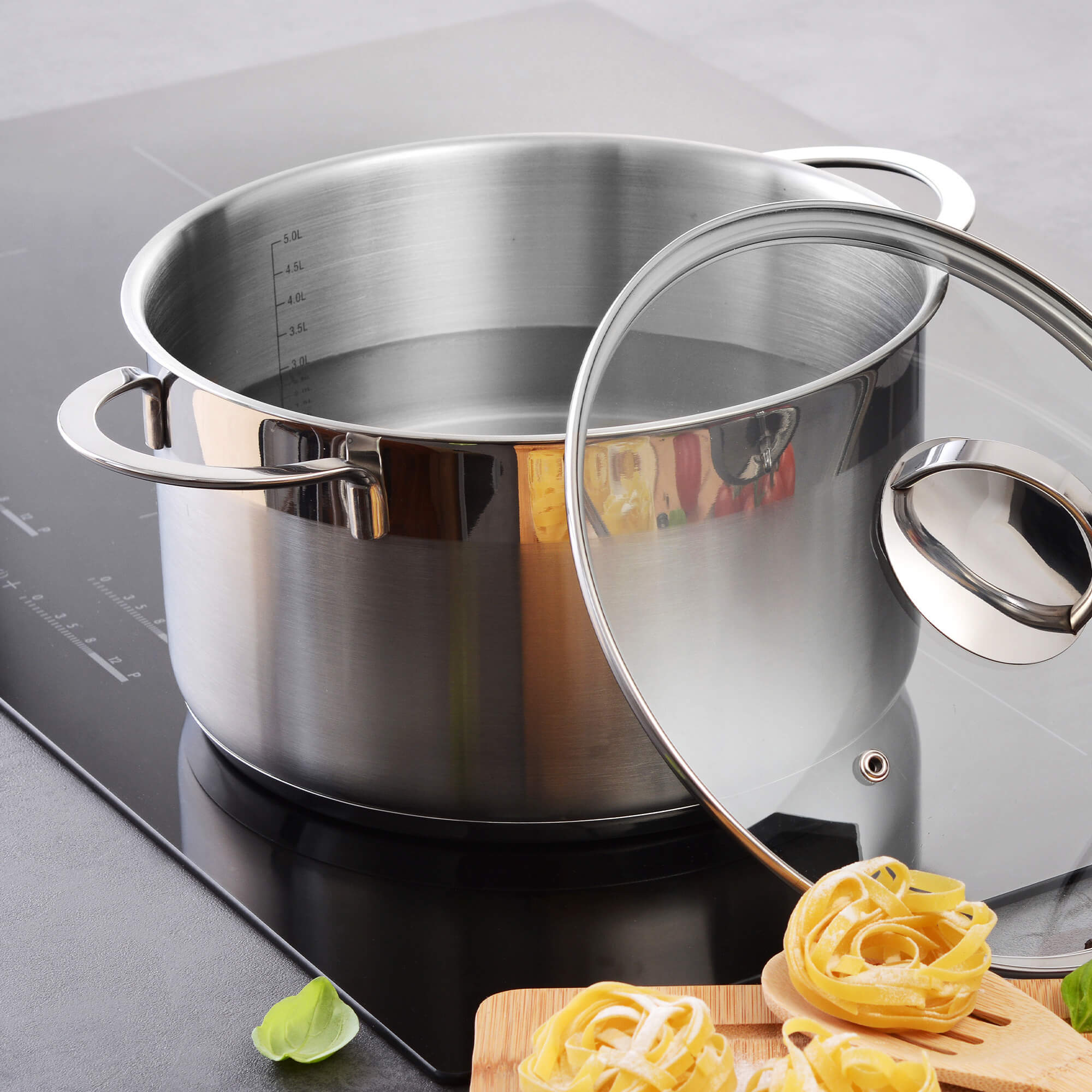 Kochtopf 24 cm, mit 5 Liter-Skala, Serie PRO-LINE