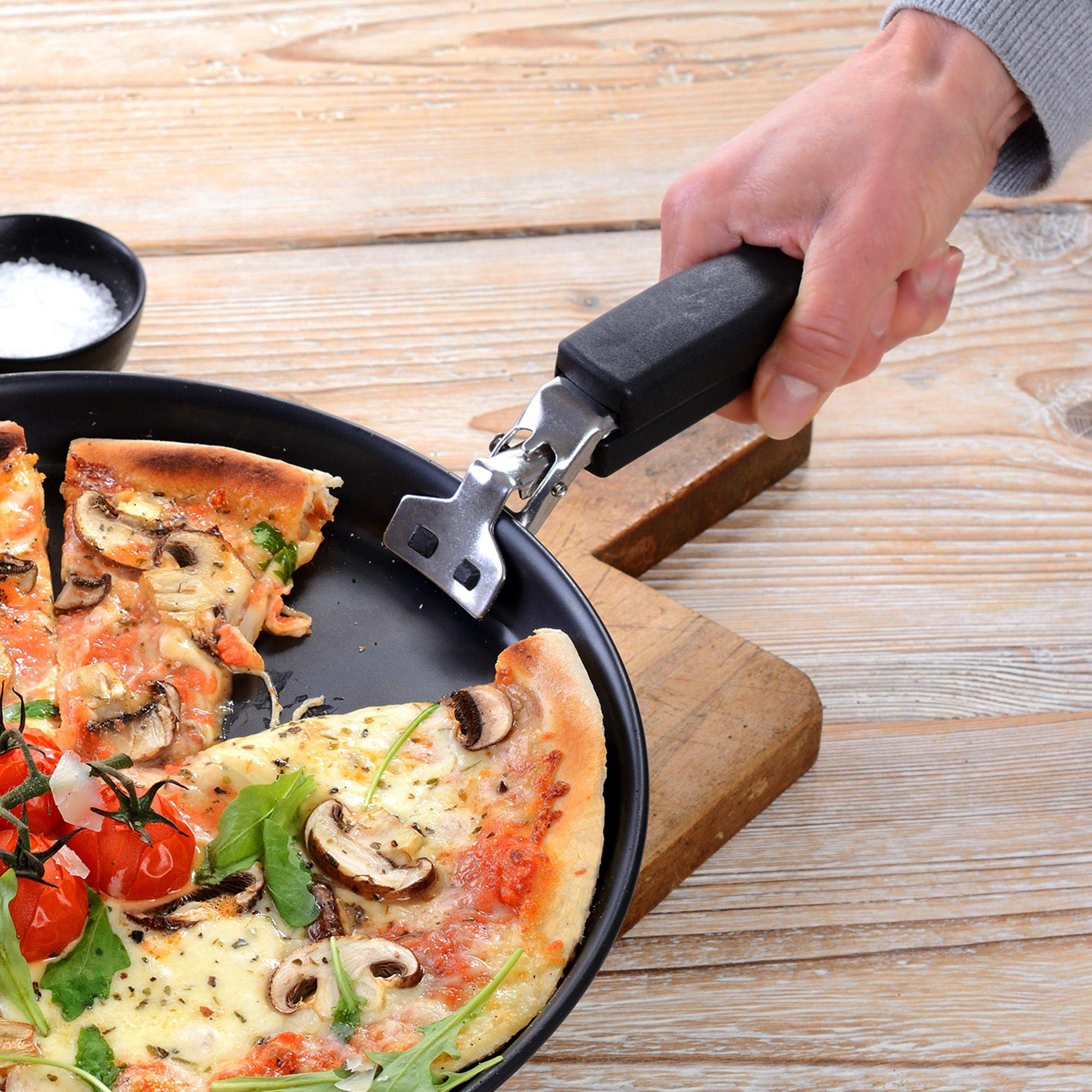 GRÄWE Pizzablechzange für Pizzableche, Edelstahl, mit Silikonschutz